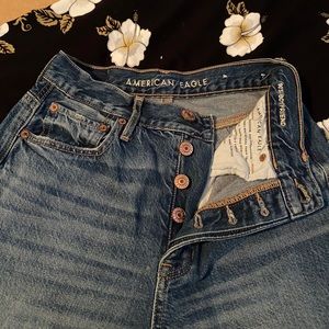 American Eagle 90s Boyfriend Jeans